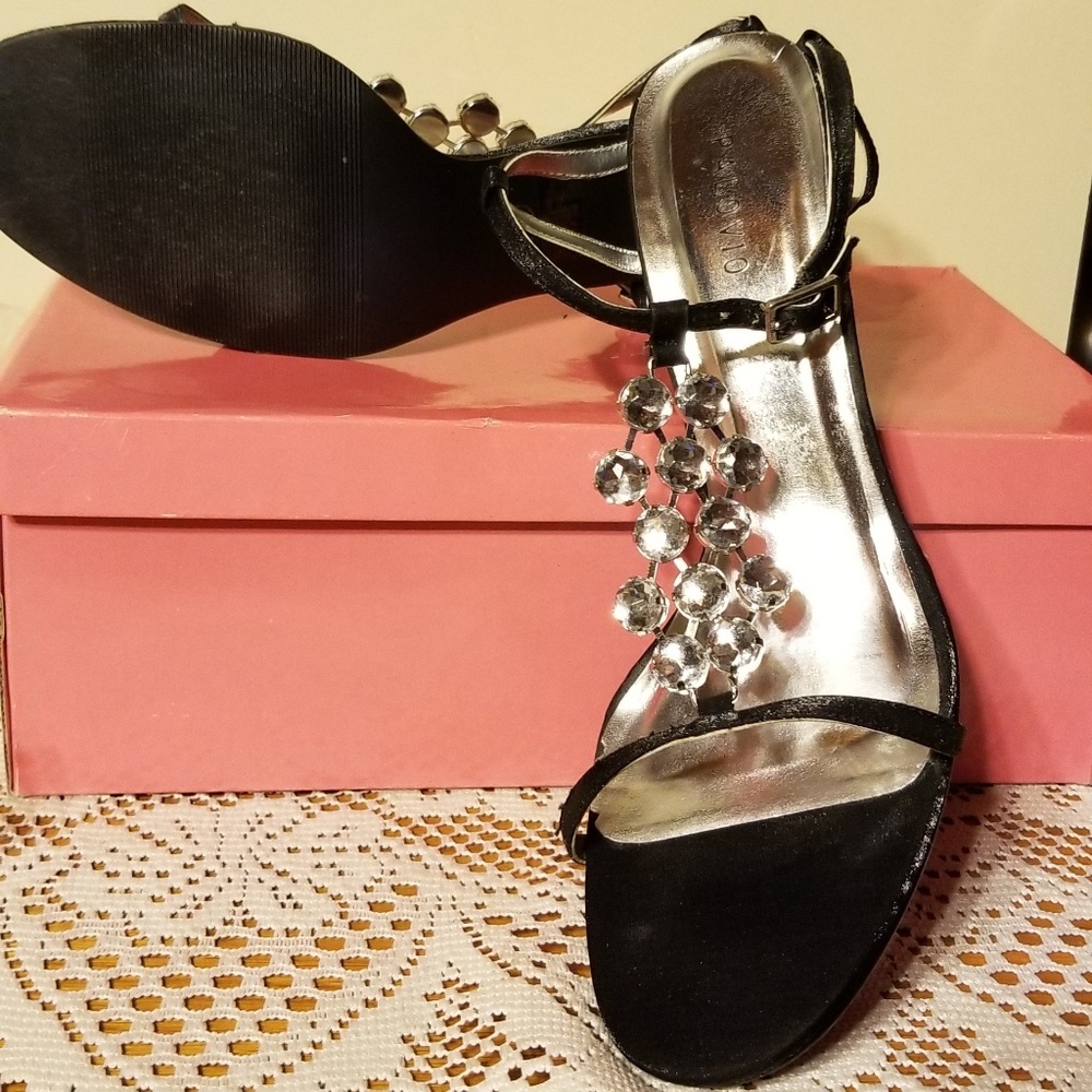 Shoes - Picture 4 of 7